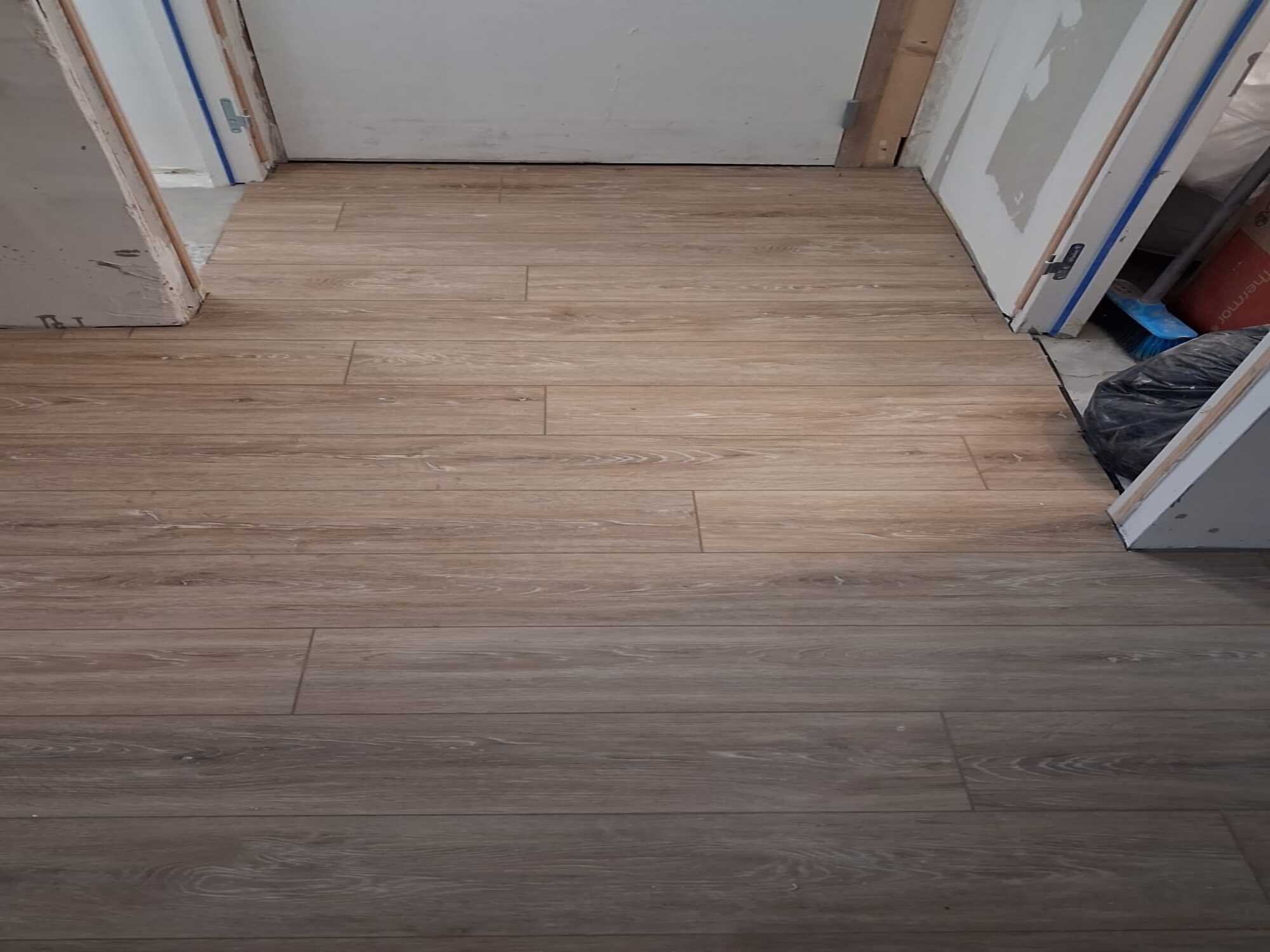 Remplacement parquet Asnières - ancien moquette remplacée par parquet stratifié effet bois